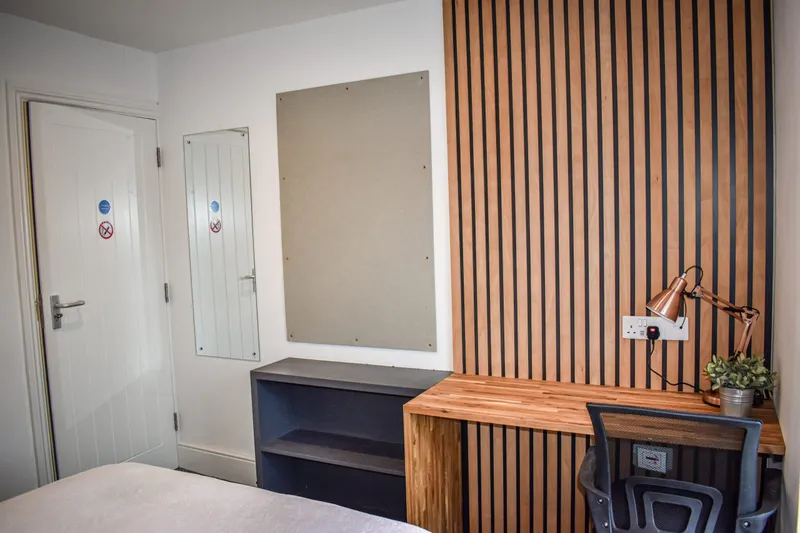 Stylish 2 Bed Terraced House // Sep 2026 - Thumbnail 11
